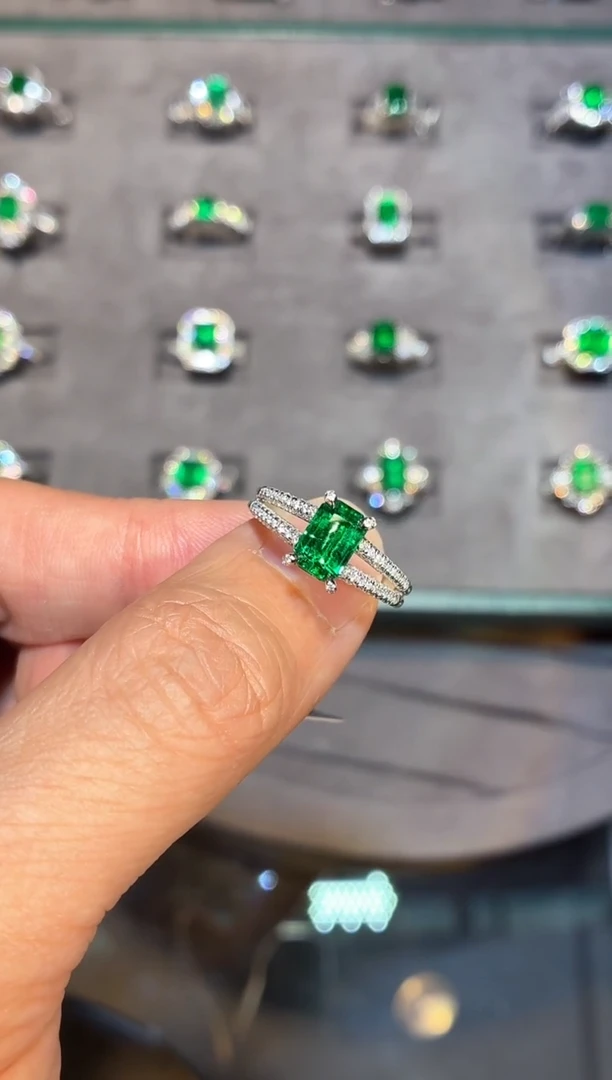 18K金镶嵌戒指祖母绿【闪购】1.07ct/同步展会价/沃顿