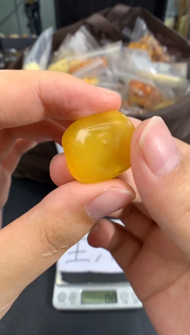 蜜蜡未镶嵌珠宝奇石1