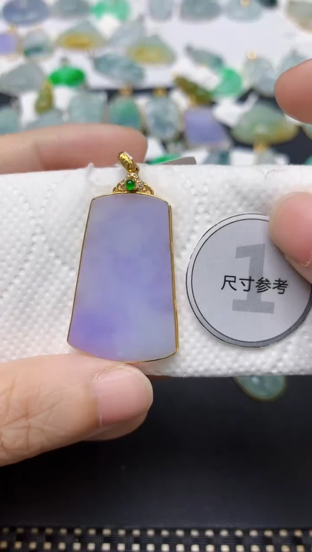 翡翠18K金镶嵌颈饰天然缅甸A货翡翠