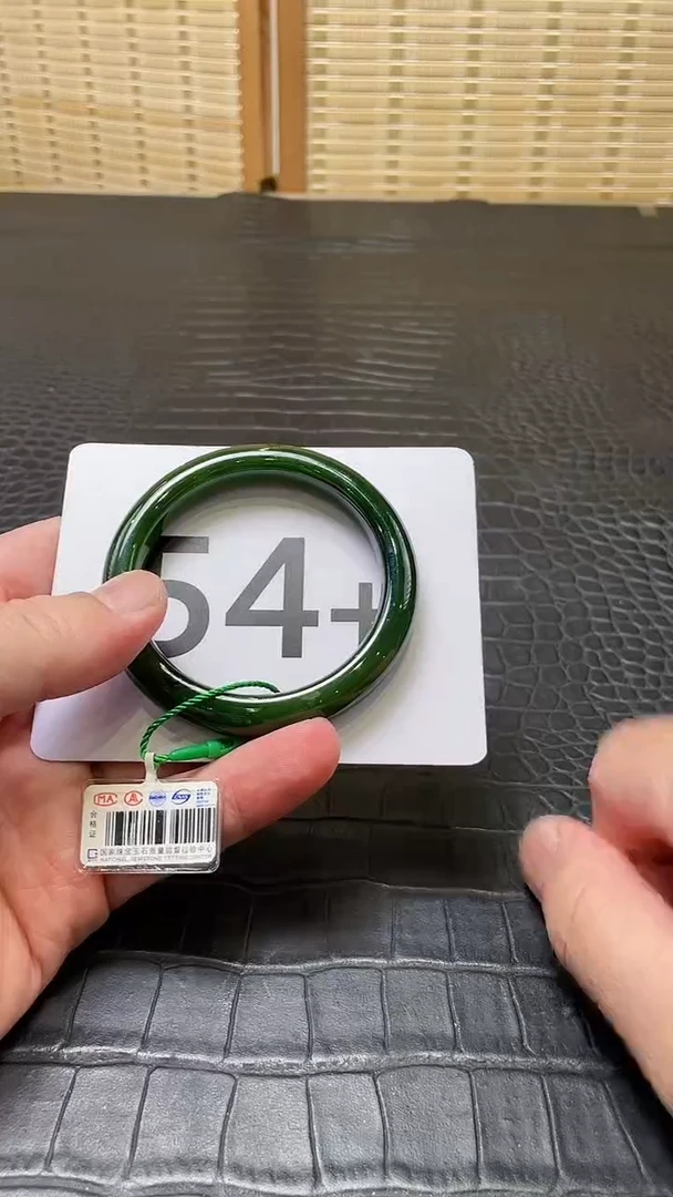 和田玉（碧玉）手镯未镶嵌一个