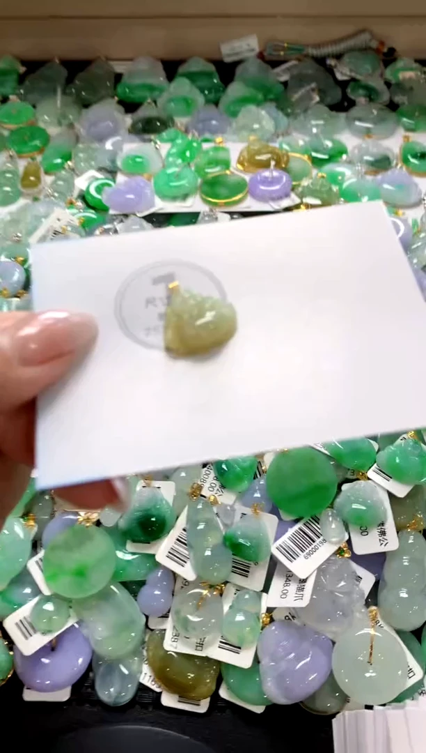 翡翠18K金镶嵌颈饰1111111111111111