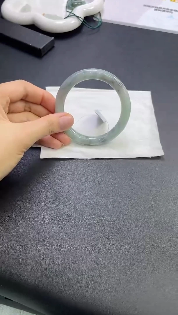 定制翡翠手镯未镶嵌?*月手镯