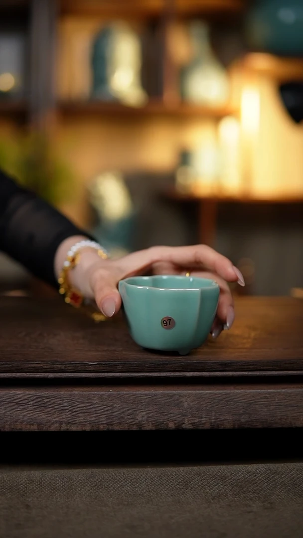 【闪购商品】杯仿古青绿半手三百合瑕