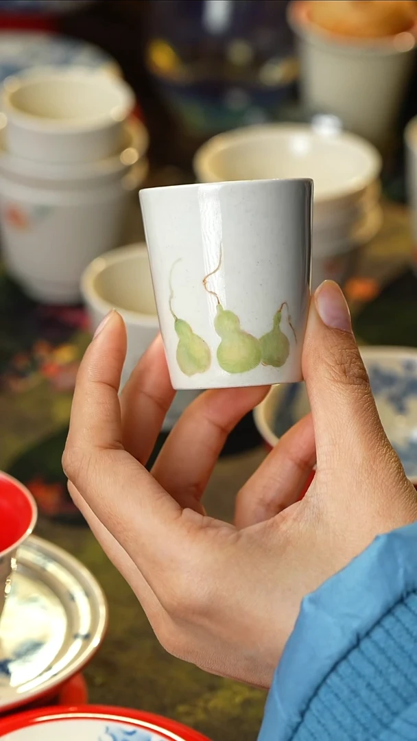 景德镇高温纯受雇手绘草木灰釉葫芦主人杯360