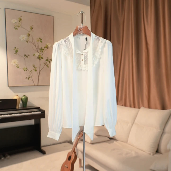 G466 早春款蕾丝拼接设计领口上衣女 2A31