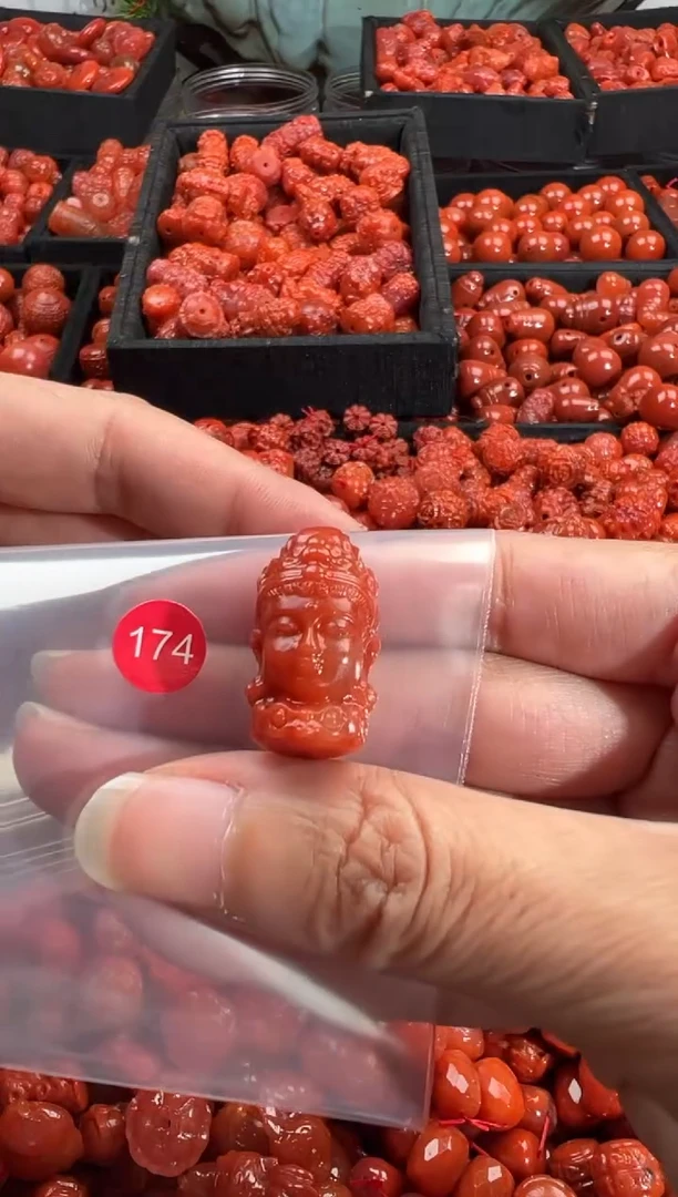 颈饰未镶嵌南红玛瑙1