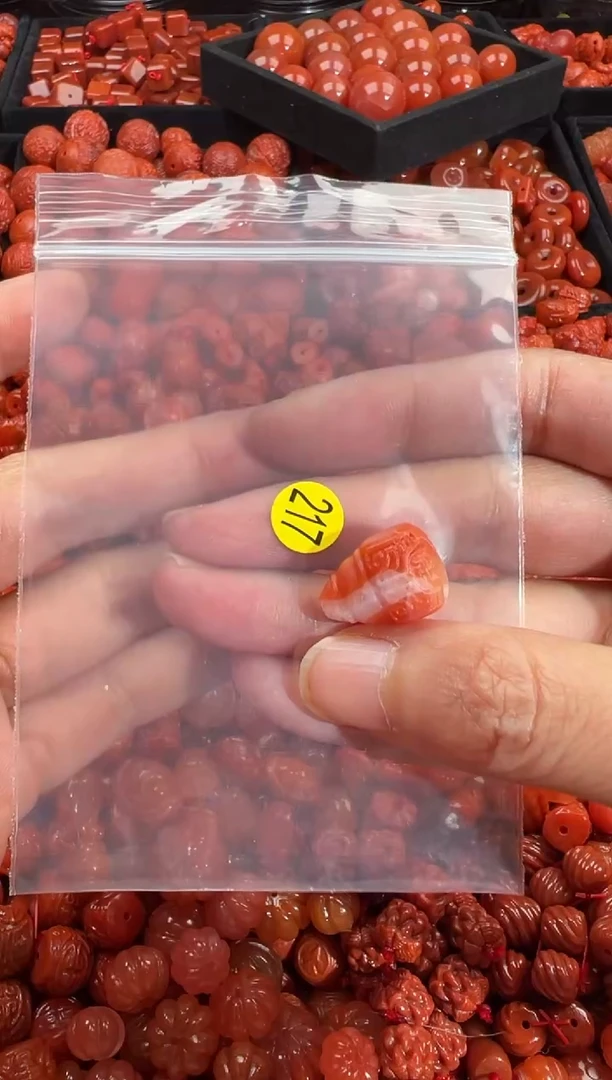 南红玛瑙未镶嵌颈饰1