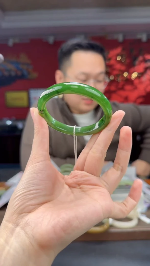 颈饰未镶嵌和田玉碧玉阳绿手镯57+