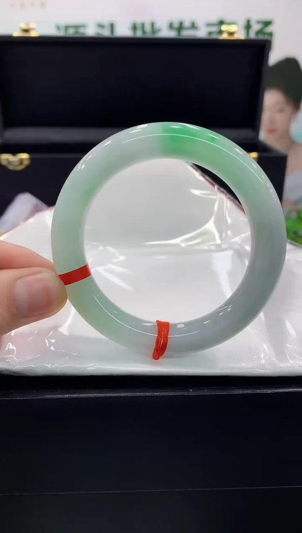 翡翠手镯未镶嵌手镯