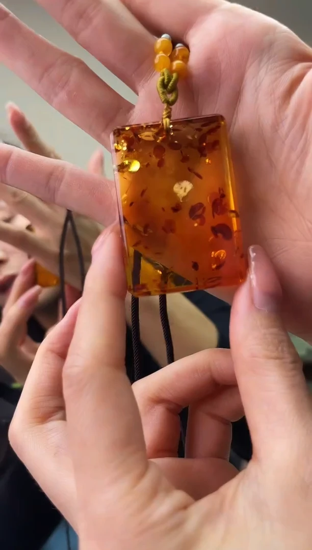 琥珀未镶嵌珠宝奇石T0假一罚十，多样性发一件