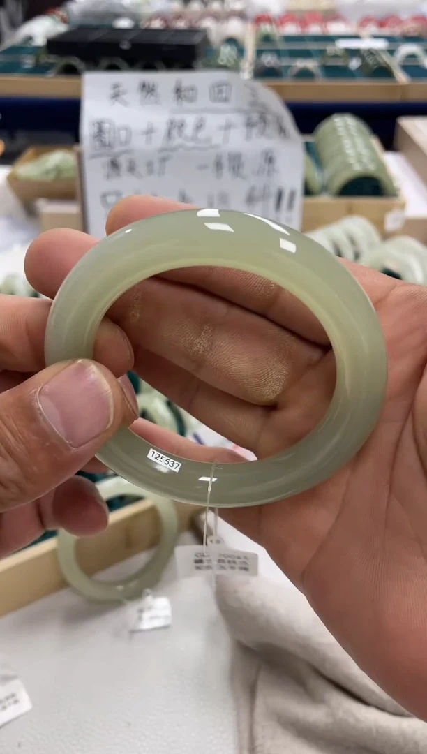 未镶嵌手镯和田玉枝****烛和田玉手镯170045