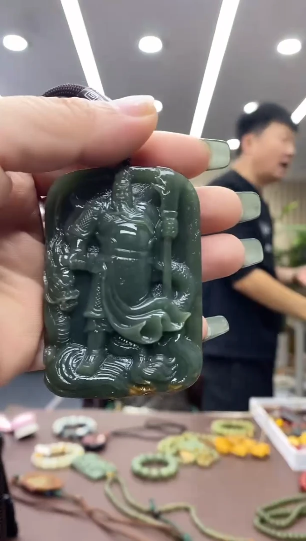 颈饰未镶嵌透闪石质玉吊坠