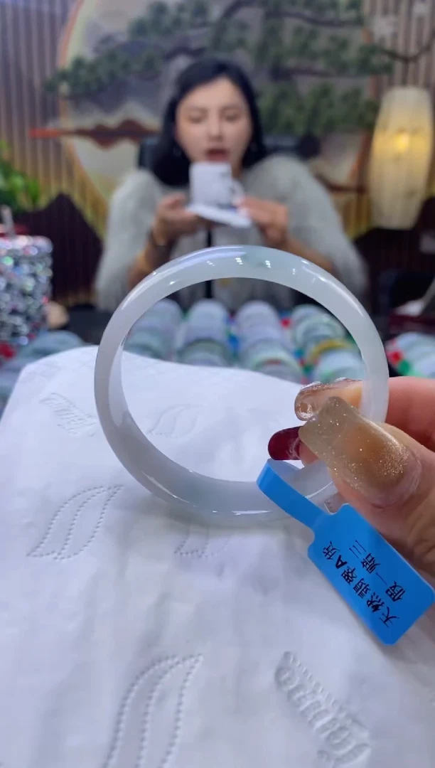 【闪购商品】翡翠手镯未镶嵌多人06406