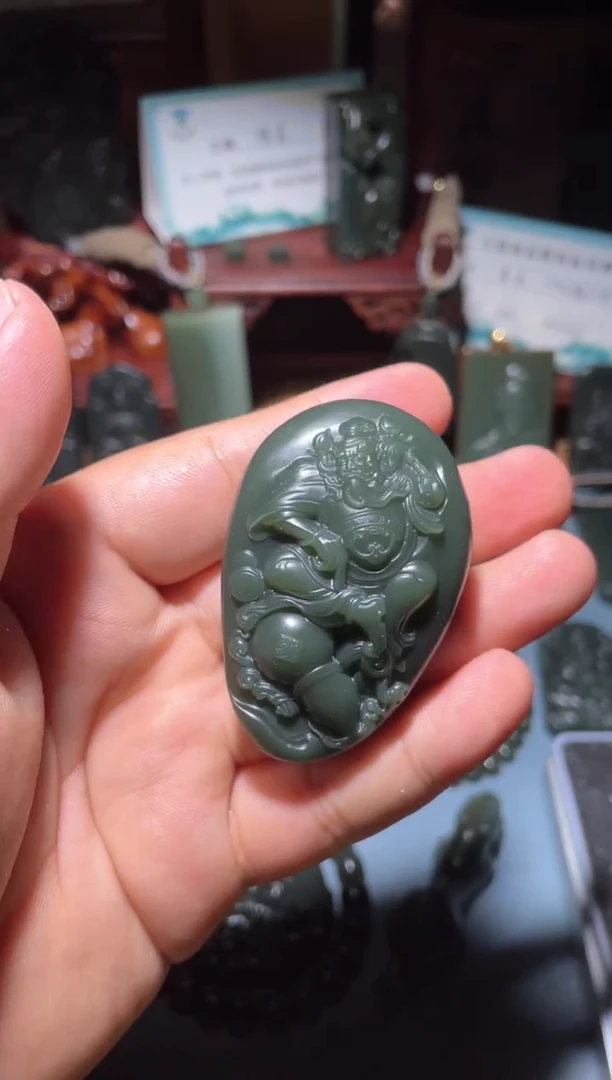 颈饰未镶嵌和田玉（青玉）1