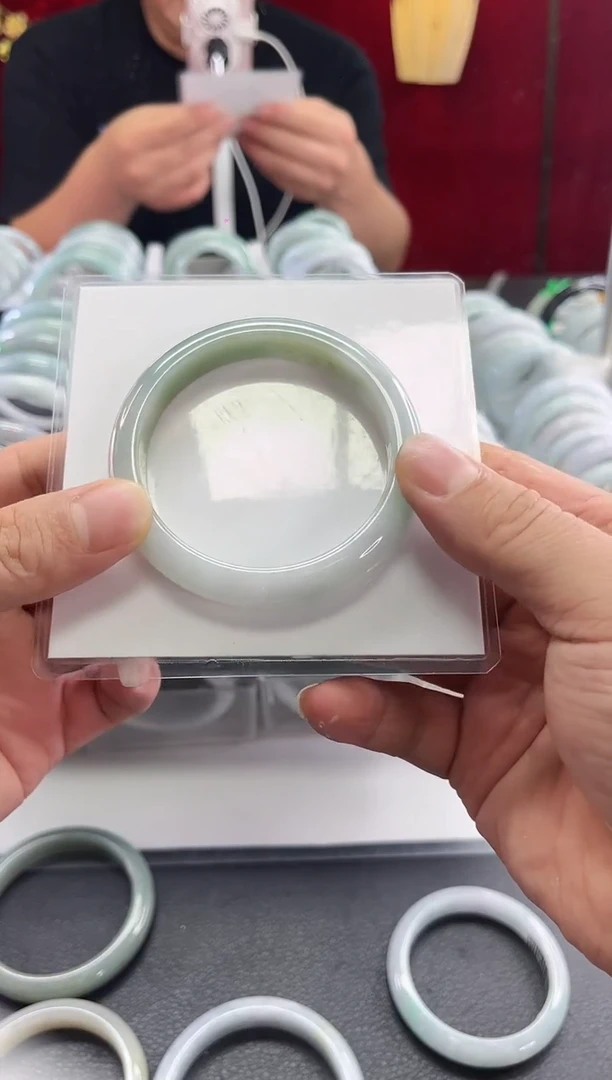 翡翠手镯未镶嵌翡翠   34