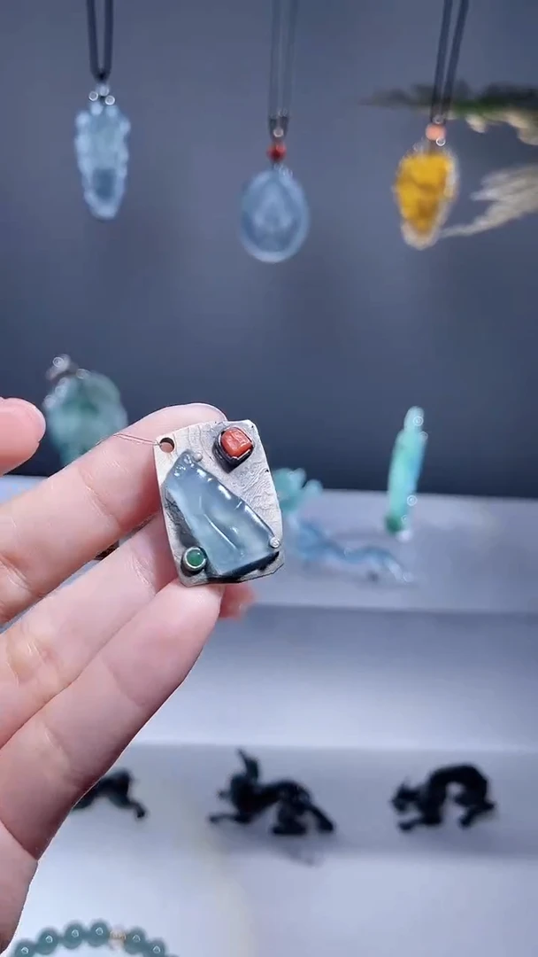 颈饰未镶嵌翡翠挂件