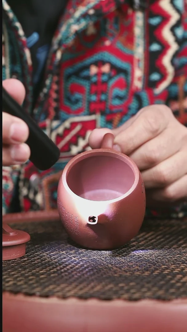 【闪购商品】紫砂底槽清40号全手工汉瓦150CC刻绘定风波