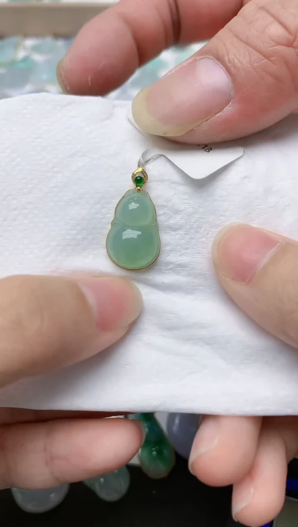 翡翠18K金镶嵌颈饰天然A货翡翠