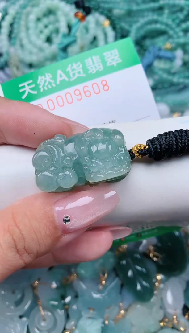 翡翠未镶嵌颈饰.0009608