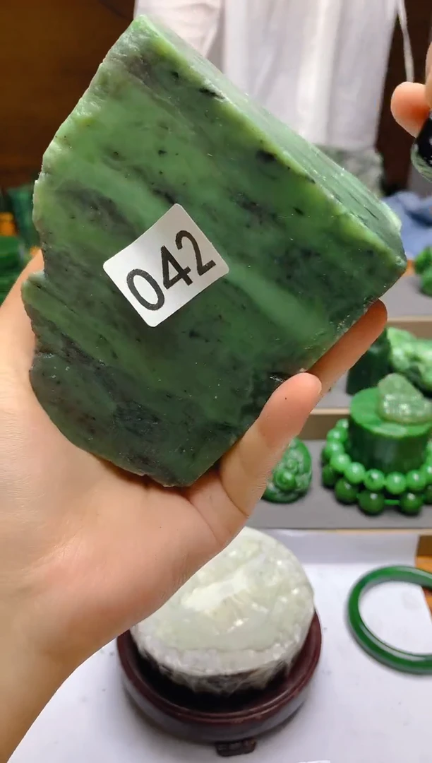 和田玉（碧玉）未镶嵌珠宝半成品1