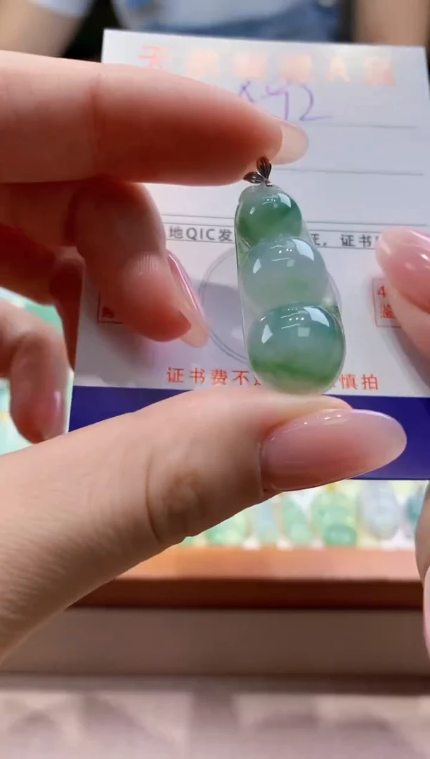 颈饰18K金镶嵌翡翠天然缅甸a货翡翠