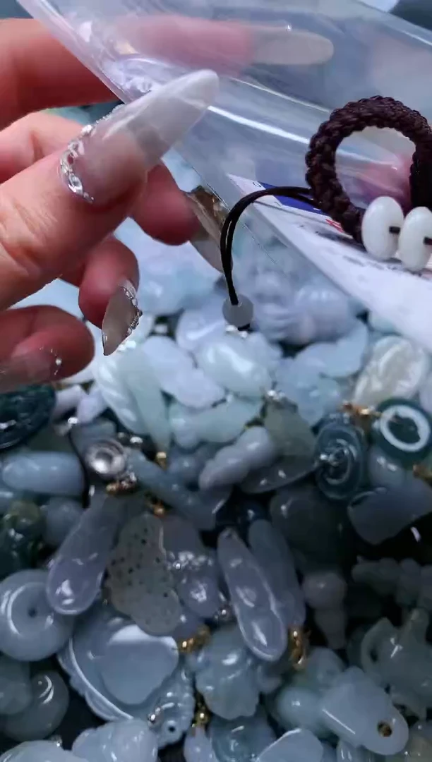 【闪购商品】翡翠吊坠(不含链)未镶嵌1864