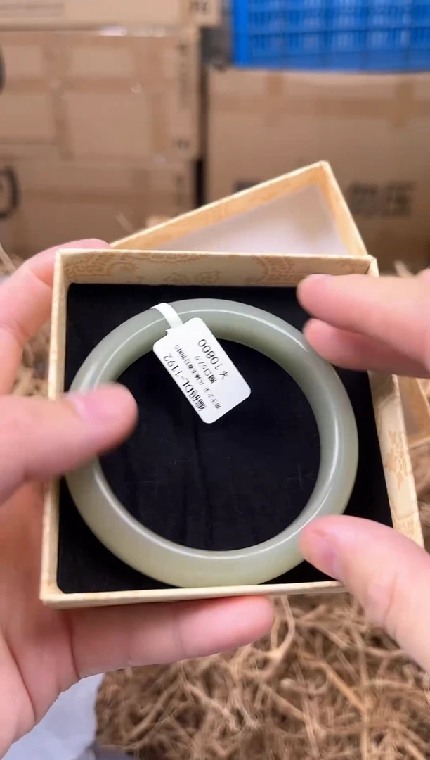 未镶嵌手镯石英质玉编码DL1192