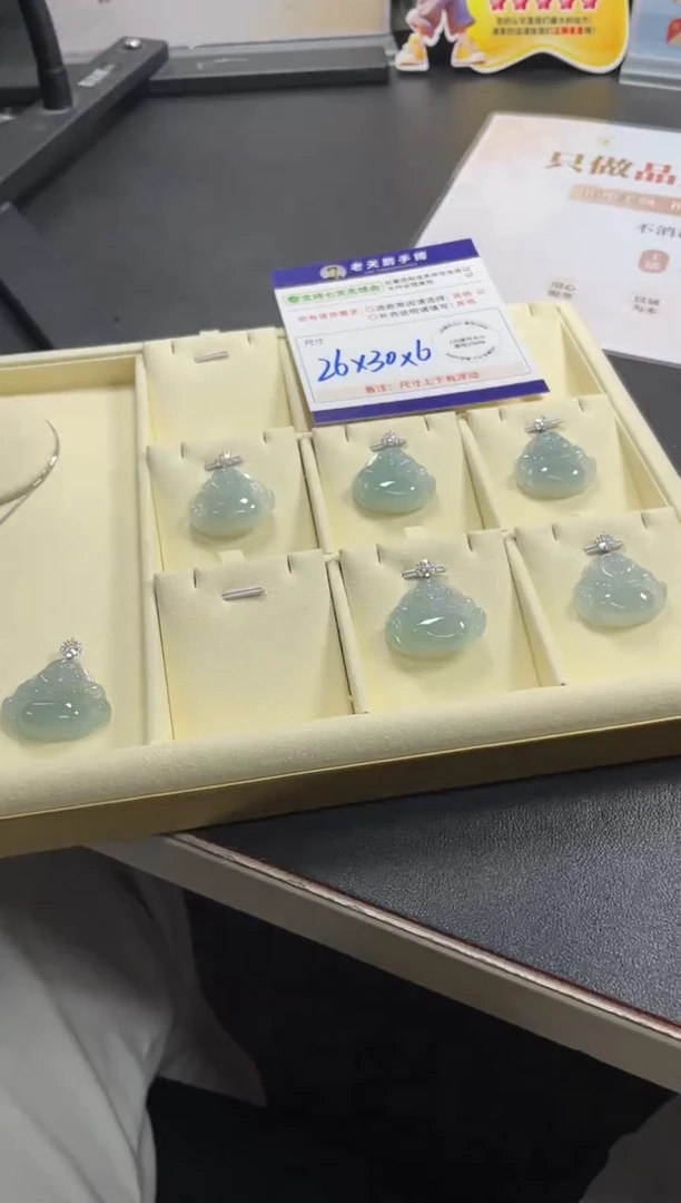 18K金镶嵌挂件翡翠佛公F17配绳/多样性发其一ZBCP