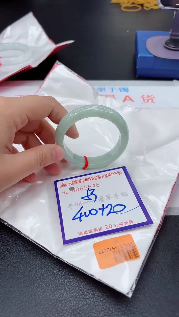 翡翠手镯未镶嵌1