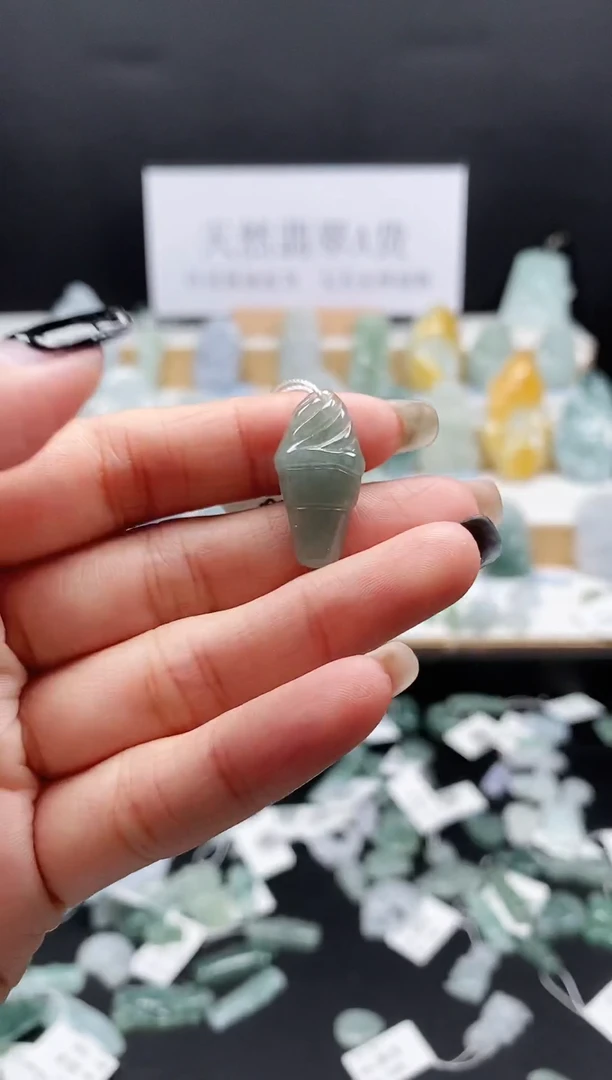 翡翠未镶嵌吊坠(不含链)61甜筒
