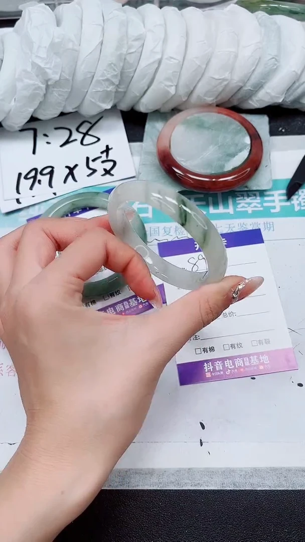 【闪购商品】石英质玉手镯未镶嵌A89-54/55