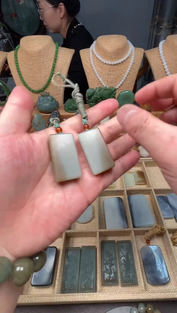 吊坠(不含链)未镶嵌和田玉半糖半肉奶蓝调对牌