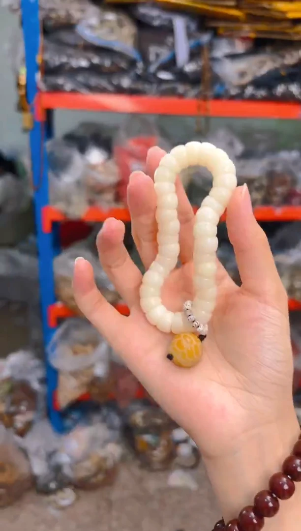 吊坠菩提根/象牙果白色大肠带富甲