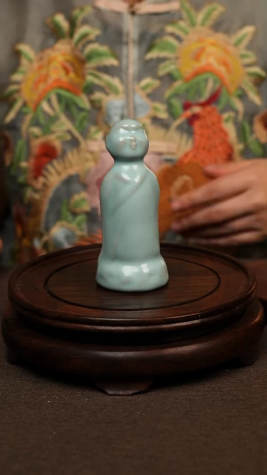 瓷片天青色茶宠小和尚 微瑕不带礼盒