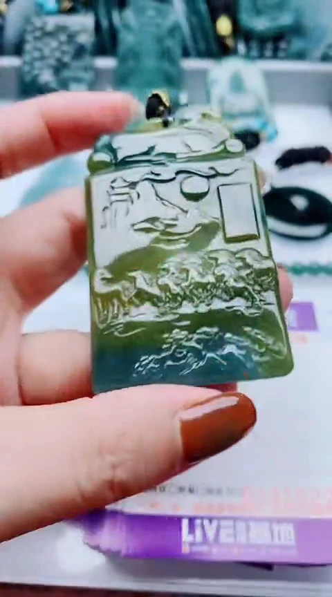 颈饰未镶嵌翡翠