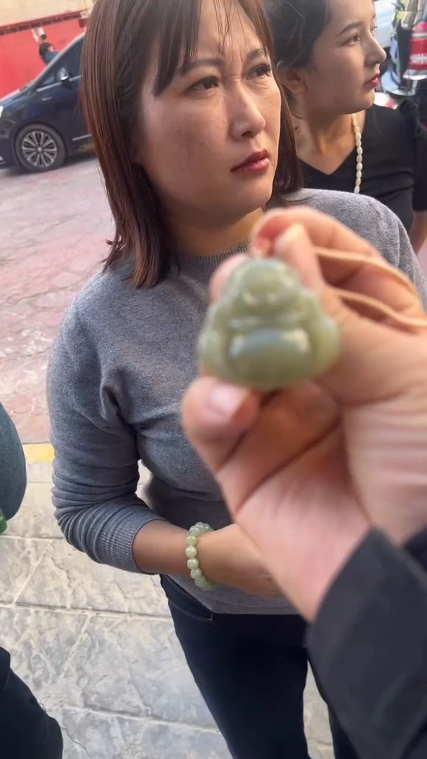 颈饰未镶嵌和田玉吊坠