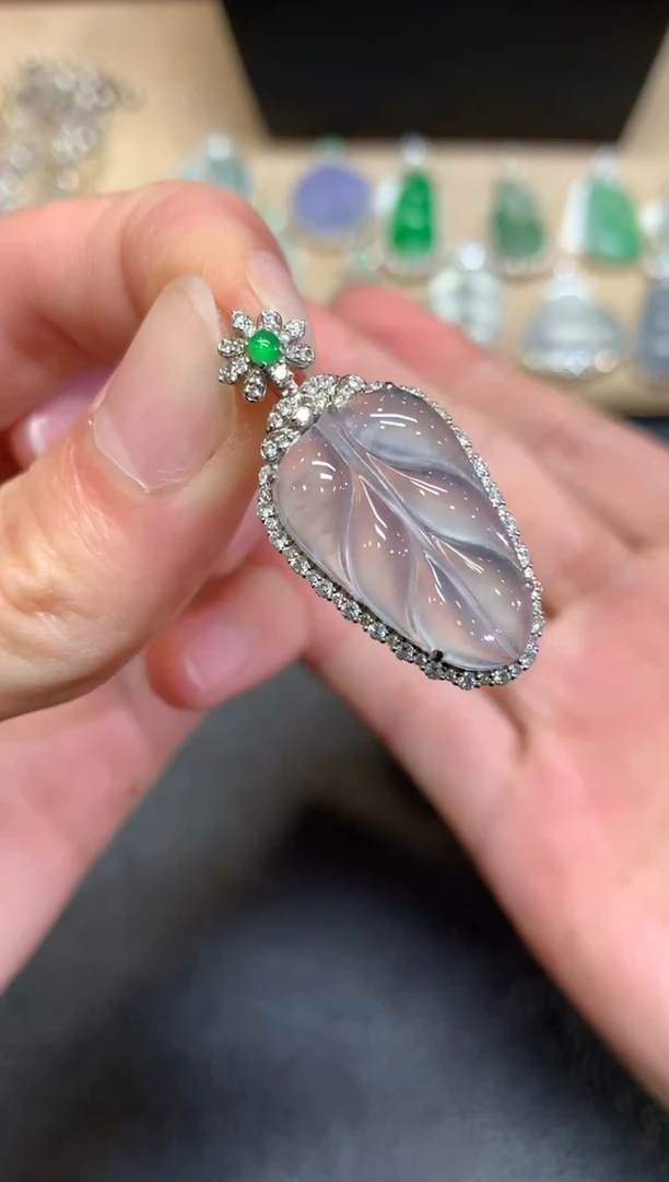 【闪购商品】翡翠颈饰18K金镶嵌叶子【无服务费】