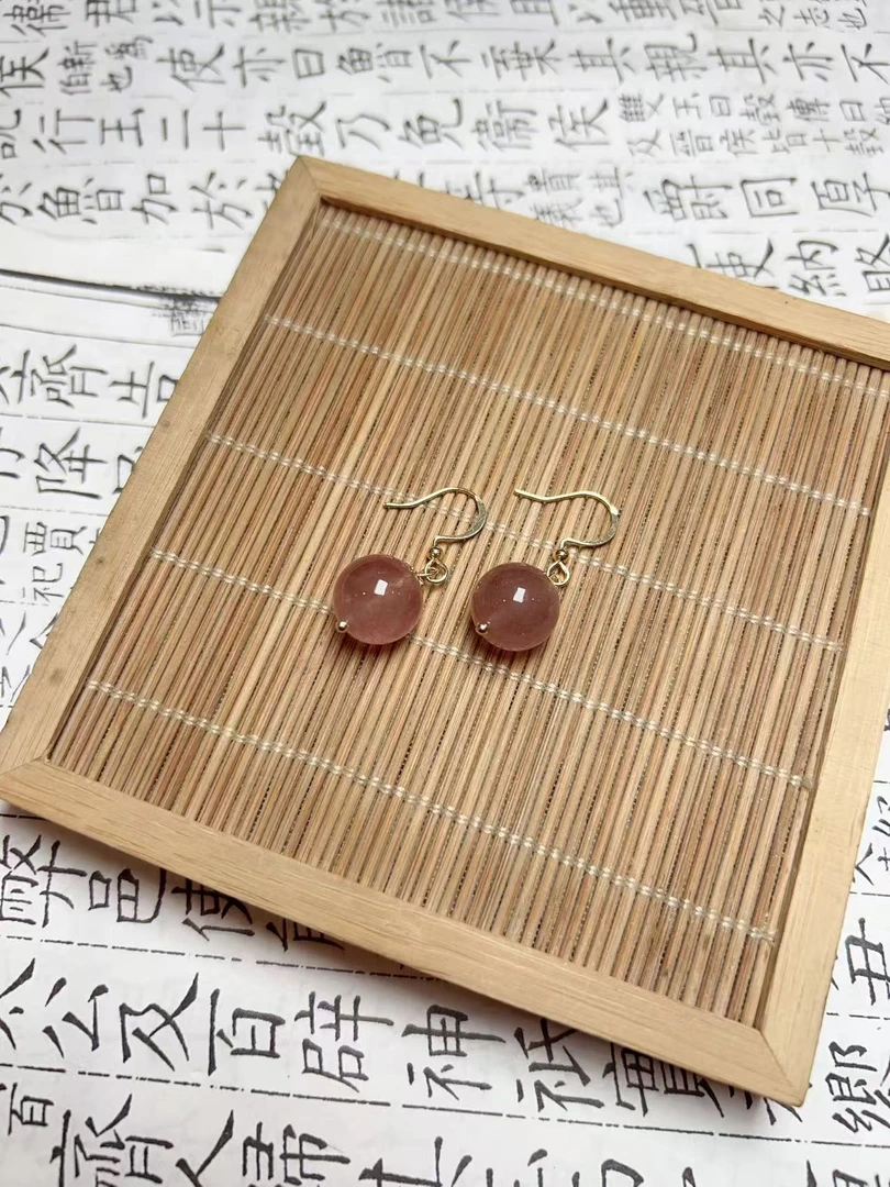 SY-049【草莓晶卡12】耳钩（拍一发一多样性发货）