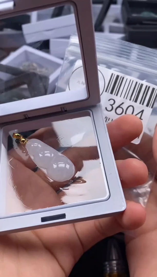 吊坠(不含链)未镶嵌翡翠3604