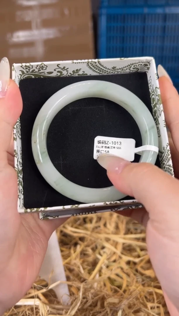 未镶嵌手镯石英质玉Z1013