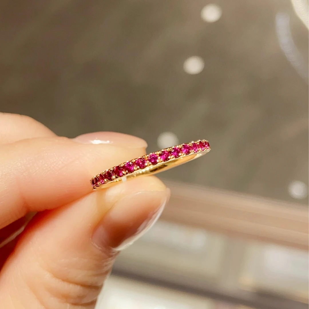 彩宝排钻素圈戒指