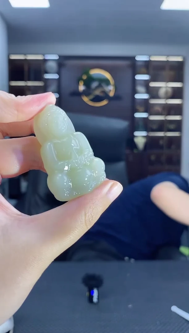 颈饰未镶嵌和田玉正装度母吊坠