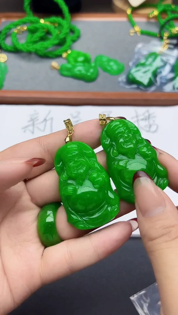 只买单纯的吊坠，没带链子，属的性质。无大号财神吊坠