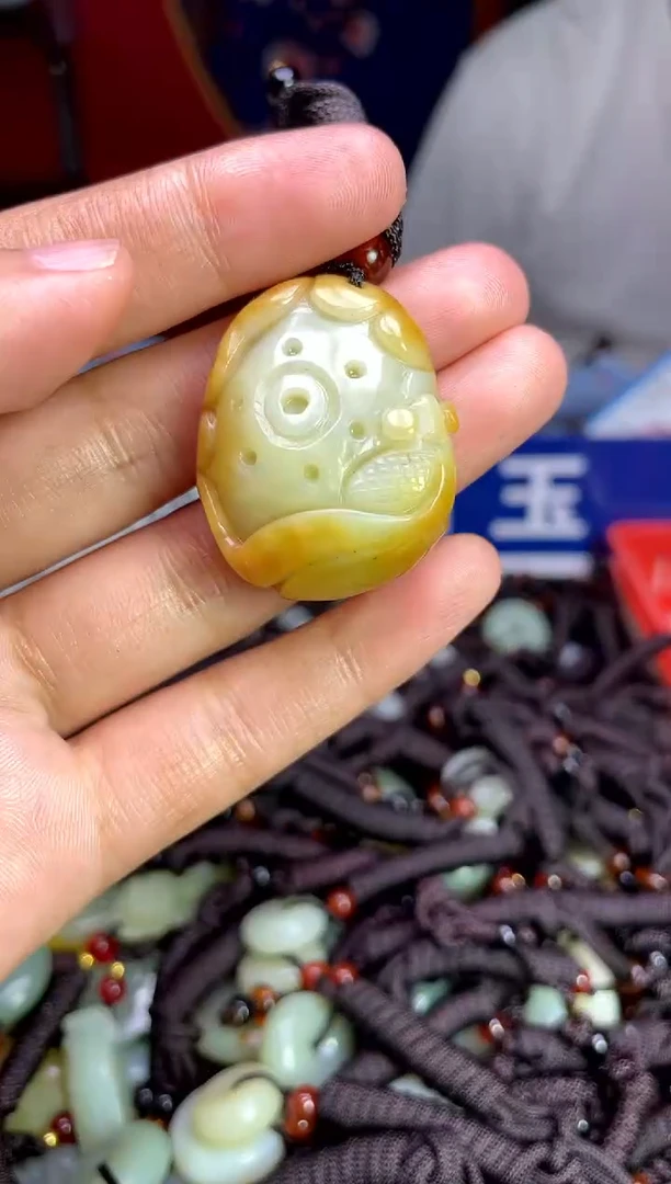 未镶嵌和田玉挂件1