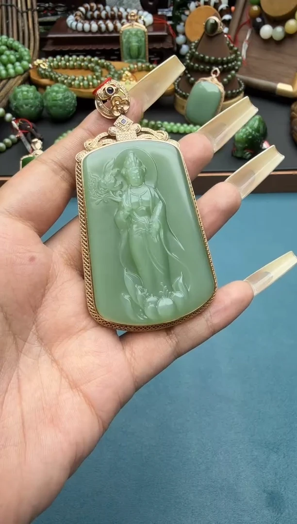 18K金镶嵌和田玉挂件by