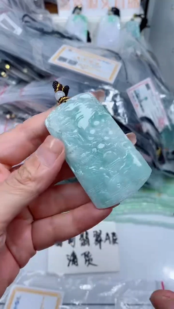 颈饰未镶嵌翡翠吊坠