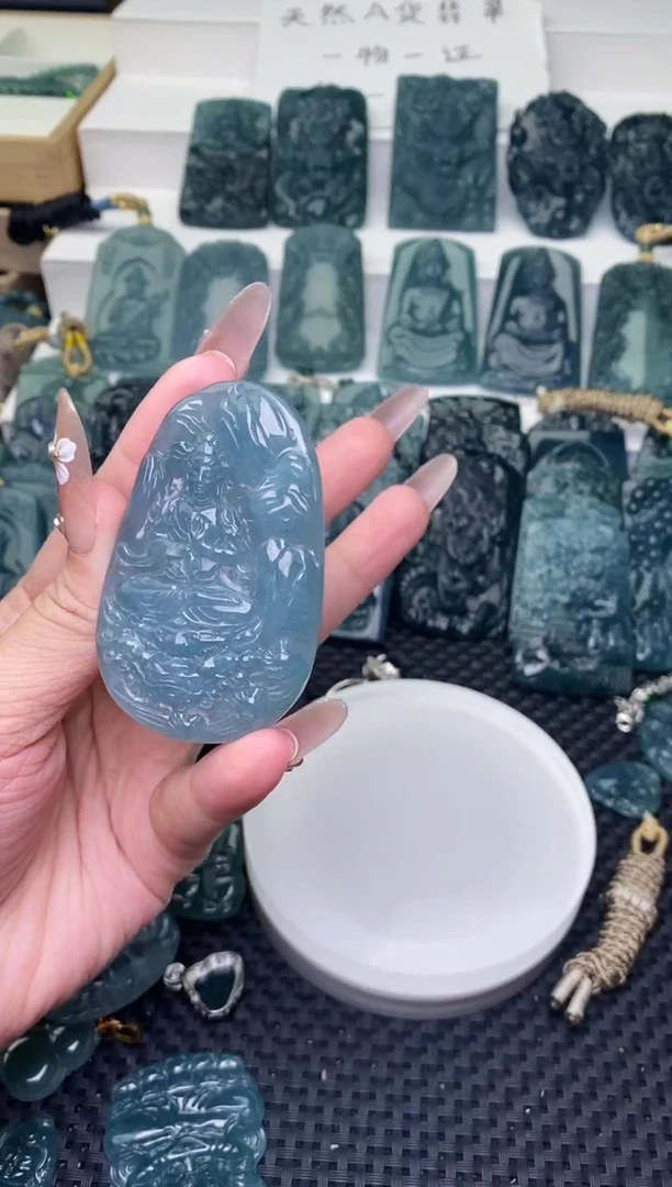 颈饰未镶嵌翡翠