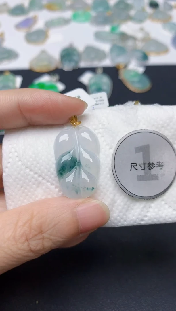 翡翠18K金镶嵌颈饰天然缅甸A货翡翠