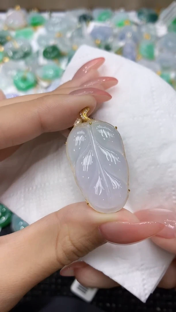 颈饰18K金镶嵌翡翠111111111111