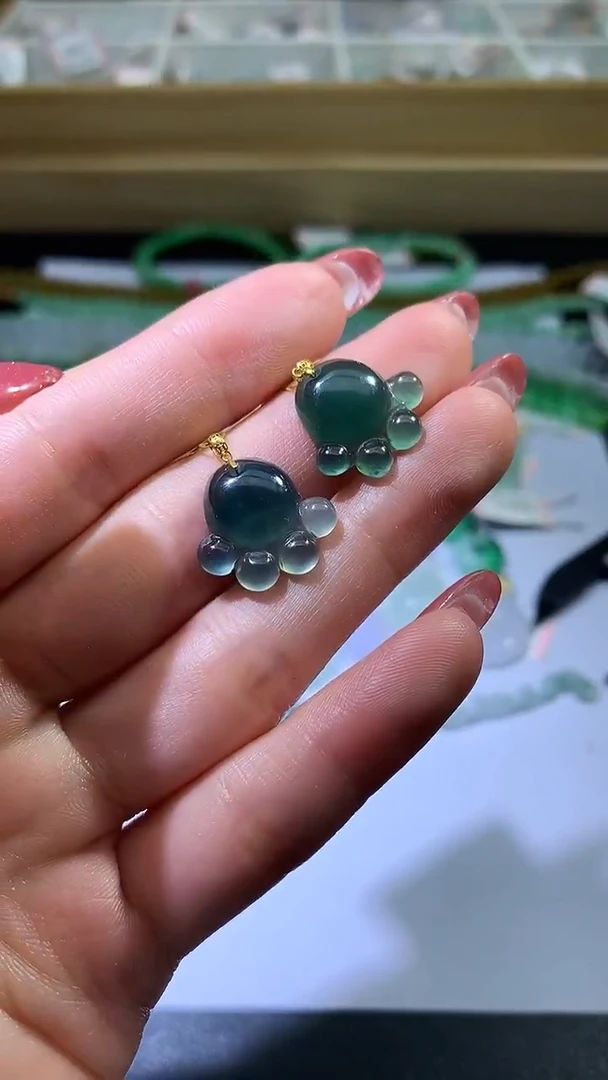 颈饰18K金镶嵌翡翠ZX018844多样性发一